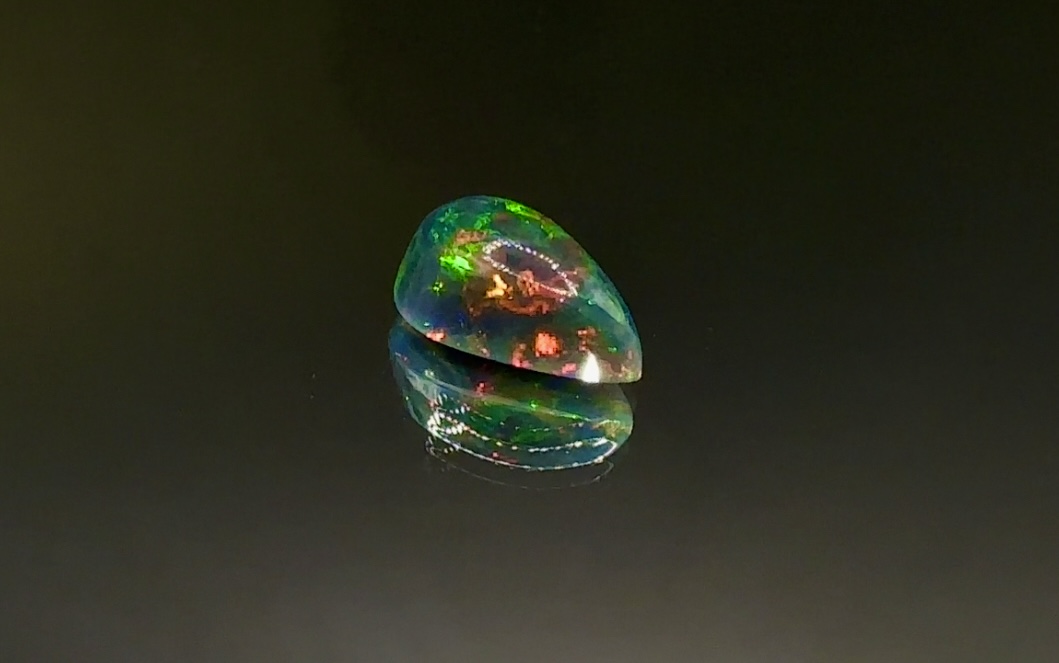 Темно-синій ефіопський опал – 2,55 карата (13×8×6 мм) - Зображення 2