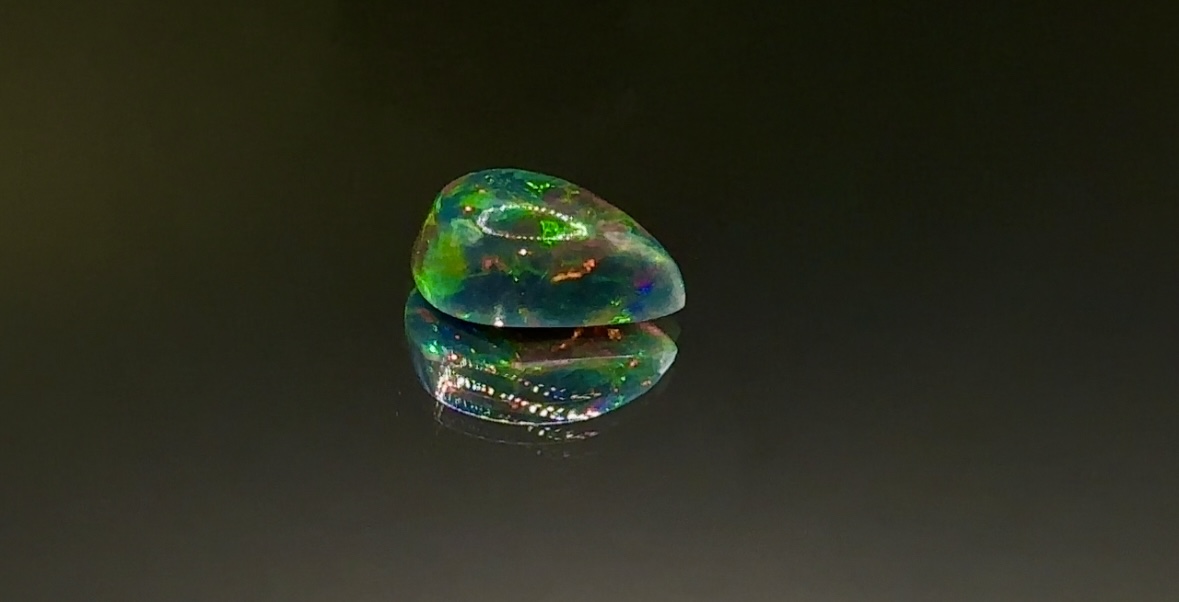 Темно-синій ефіопський опал – 2,55 карата (13×8×6 мм) - Зображення 3