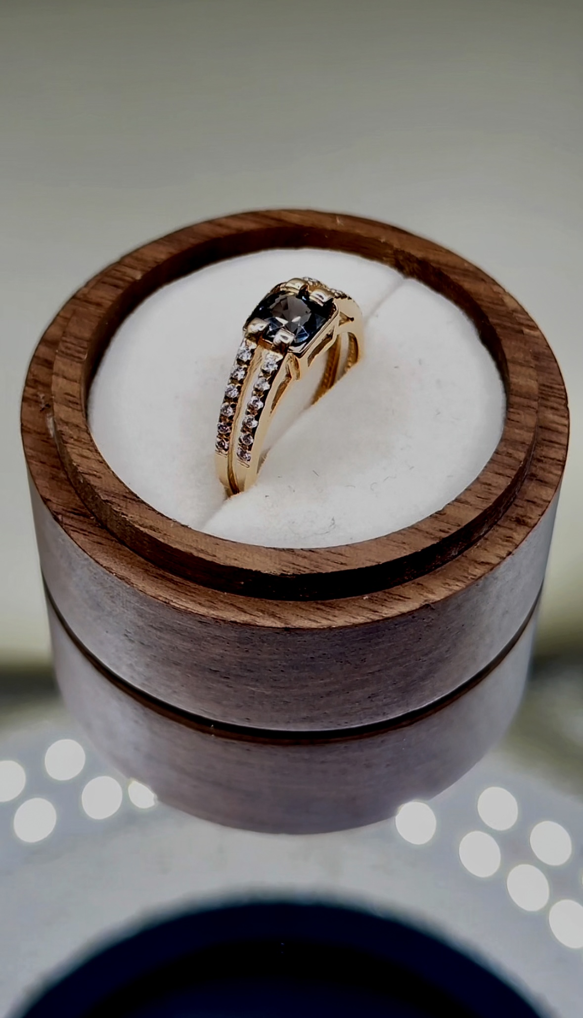 Каблучка з натуральною шпінеллю 17.5 - Зображення 3