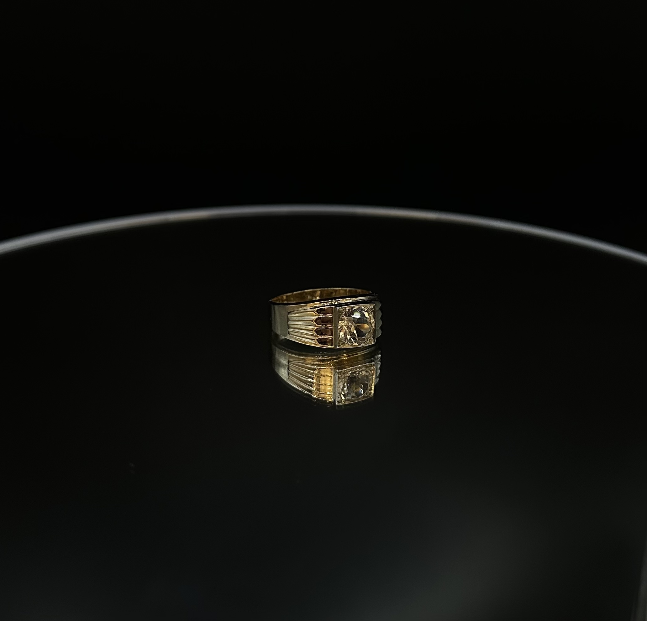 Антикварна золота каблучка (1950-1965 рр.) з білим сапфіром 20,5