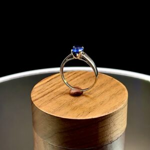 Золота каблучка з сапфіром Royal Blue 17.5