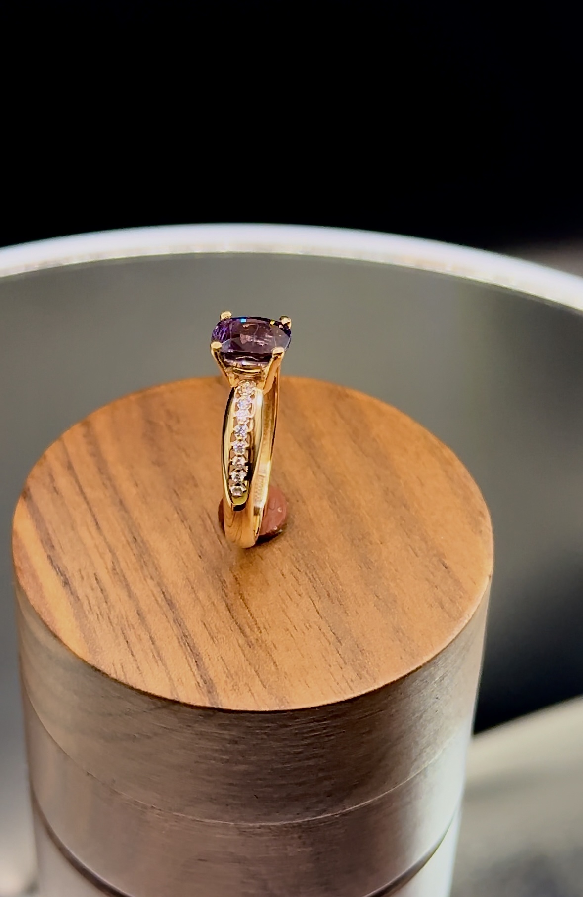 Золота каблучка з натуральною шпінеллю 18R - Зображення 2