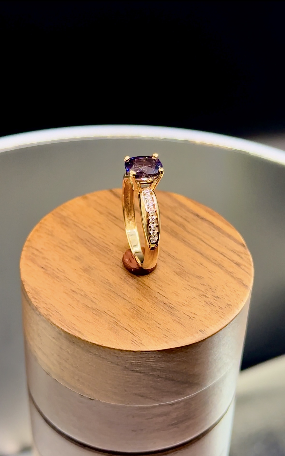 Золота каблучка з натуральною шпінеллю 18R - Зображення 3