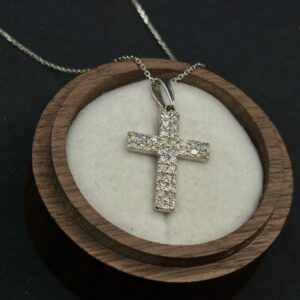 ✝️ Золотий хрестик із натуральними діамантами – розкішний символ віри та стилю ✨