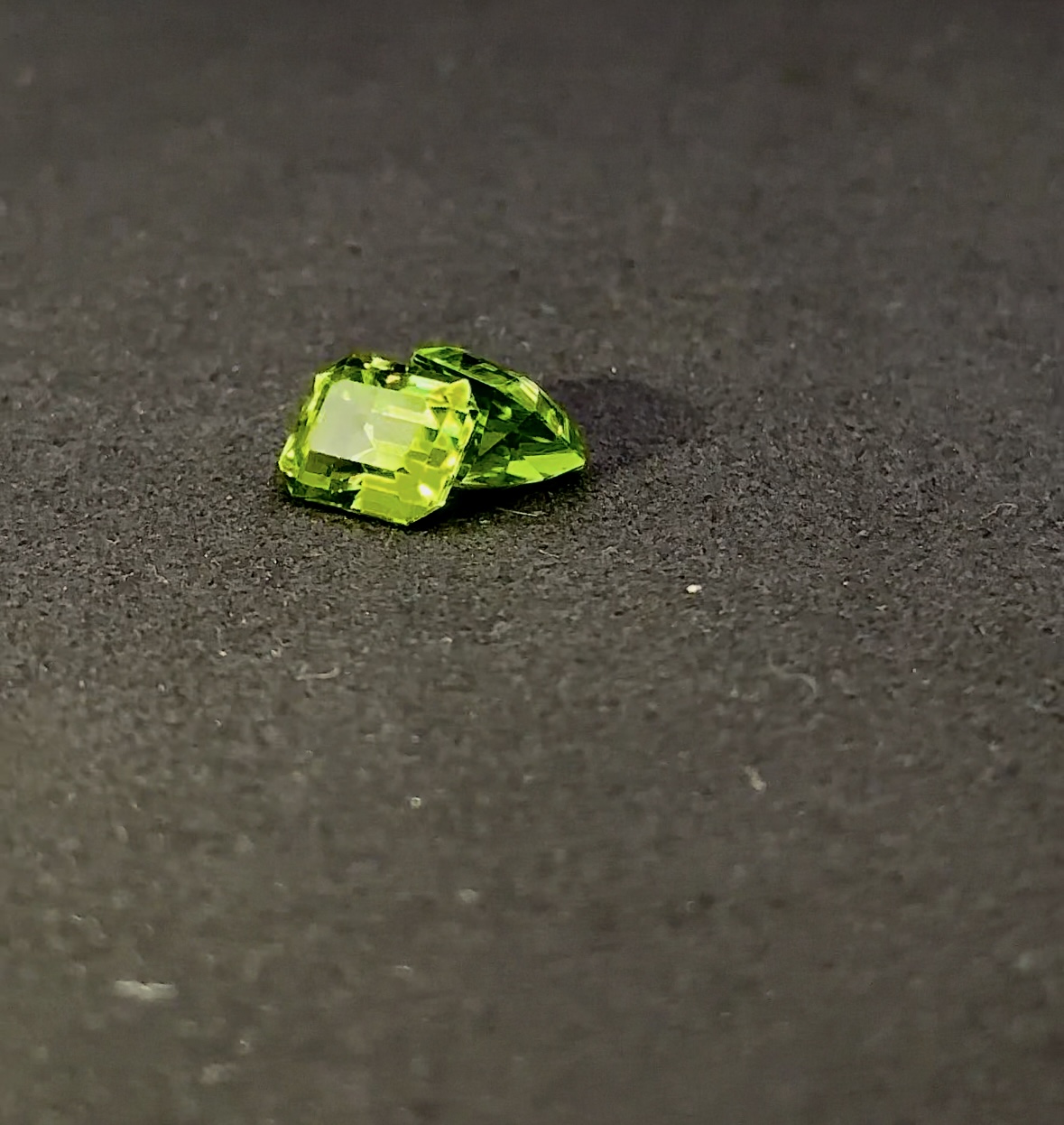 Пара хризолітів (перідотів) ідеальної якості – 4,80 карата