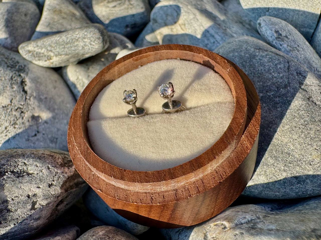 Елегантні золоті сережки з діамантами 💎 - Зображення 4