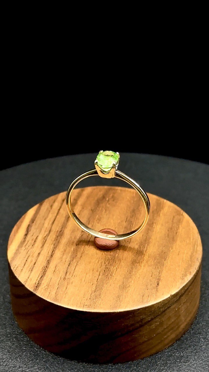 Золота каблучка з рідкісним цаворитом – природний блиск і витонченість ✨ 18r - Зображення 3
