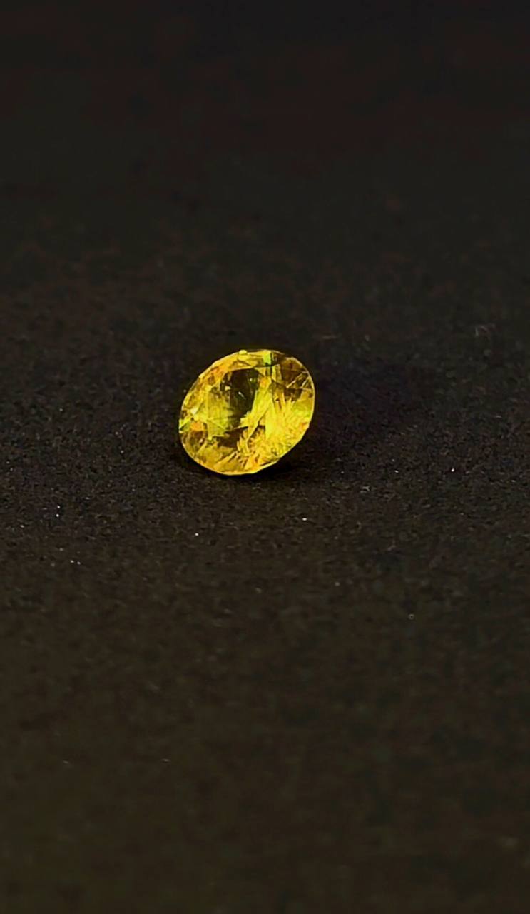 Натуральний сфен (титаніт) 1.5ct